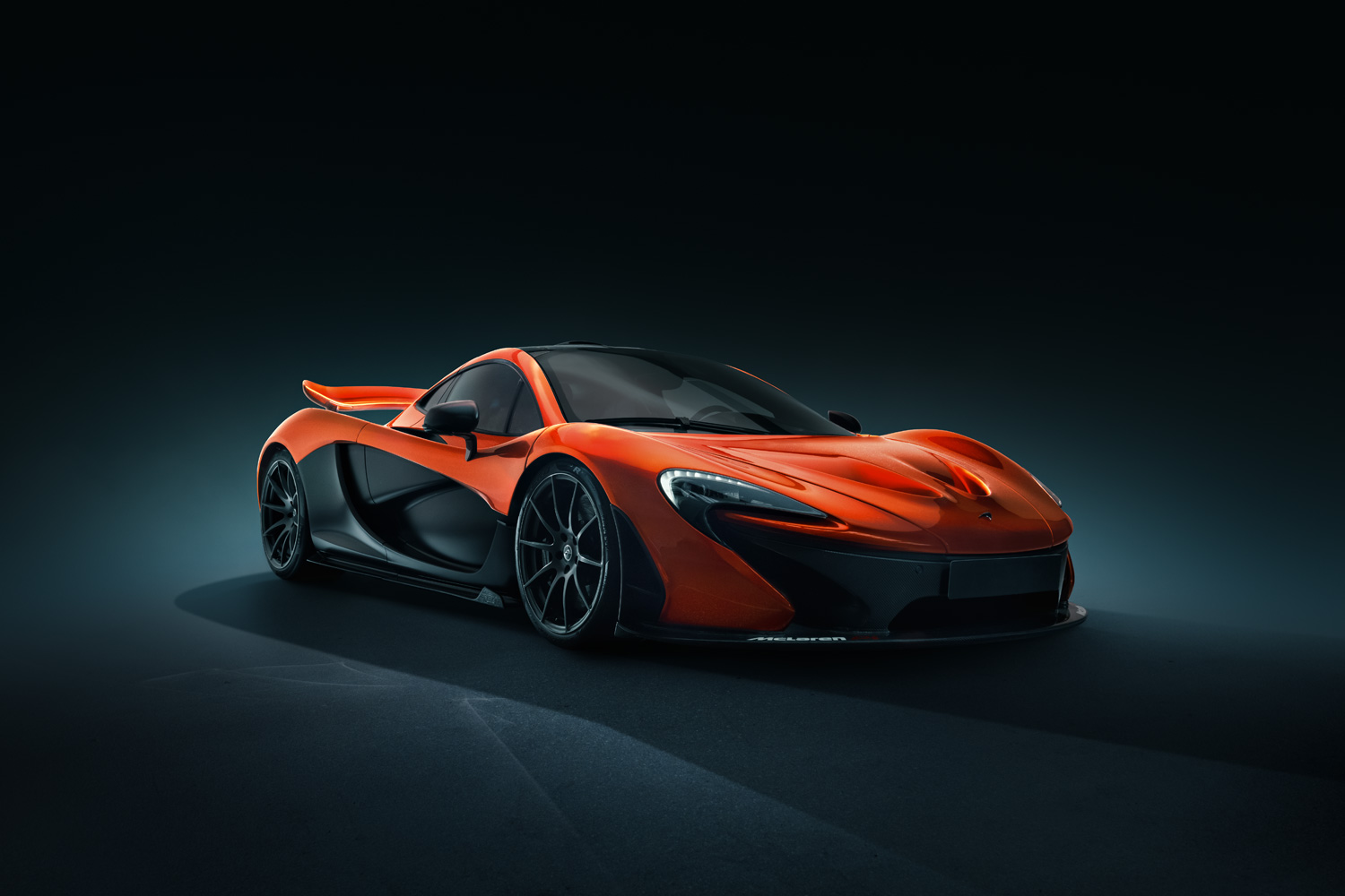 Mclaren P1 in volcano orange