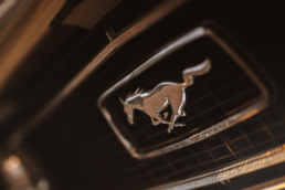 Das rennende Pferd des Ford Mustang GT aus dem Jahre 1968.
