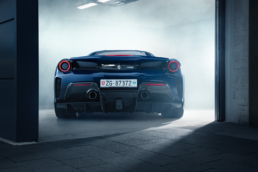 Das m&auml;chtige Heck des Ferrari 488 Pista