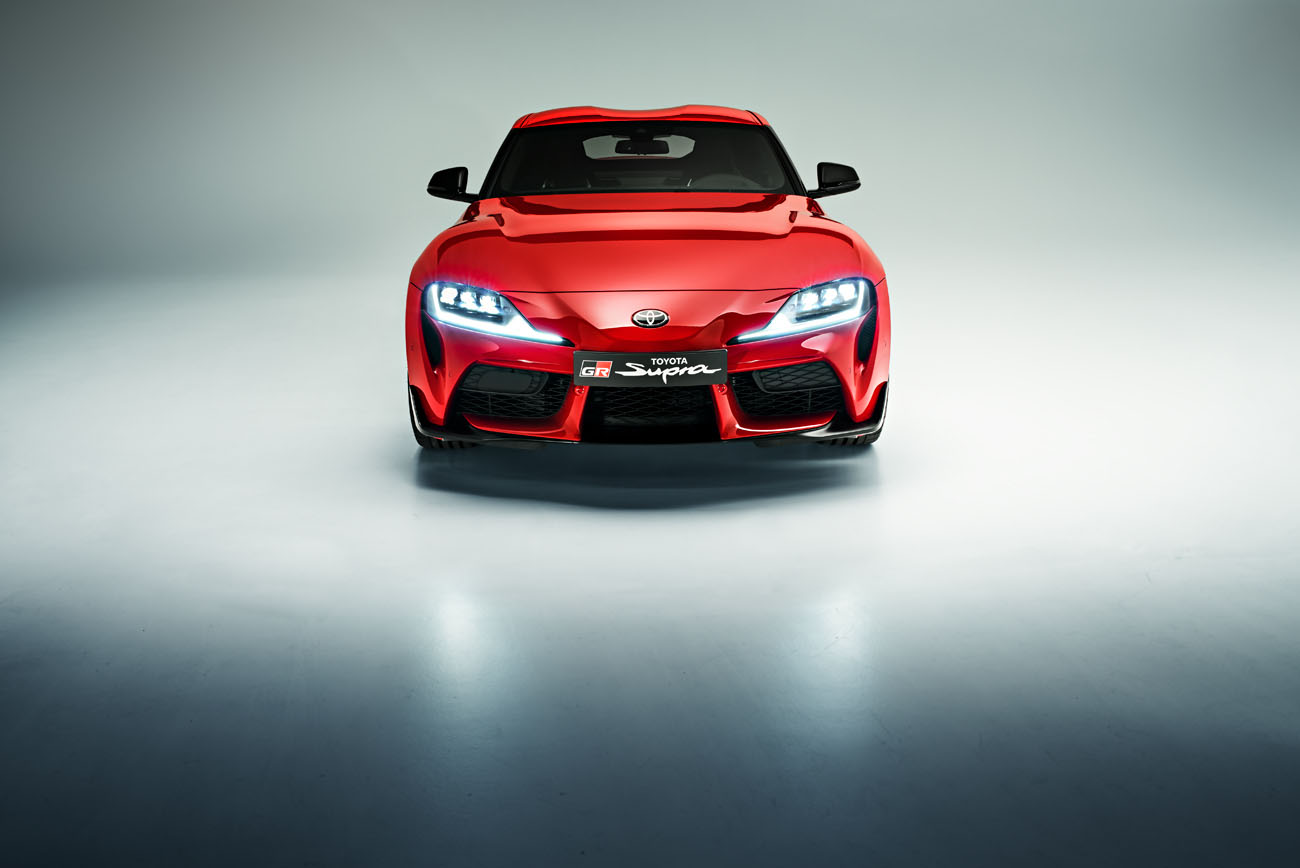 Toyota Supra im Studio fotografiert. Für GIMS Magazin. Studiofotografie von phPics