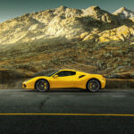 Auto Fotografie in den Alpen. Seitenansicht des Cabriolets. Ferrari 488 Spider Fotoshooting bei Sonnenaufgang auf dem Gotthard Pass mit dem Schweizer Automobilfotograf phPics Photography.