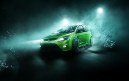 Drift im Wasser mit dem ultimate gr&uuml;nen Ford Focus RS MK2. Fotografie und Postproduktion www.phpics.ch
