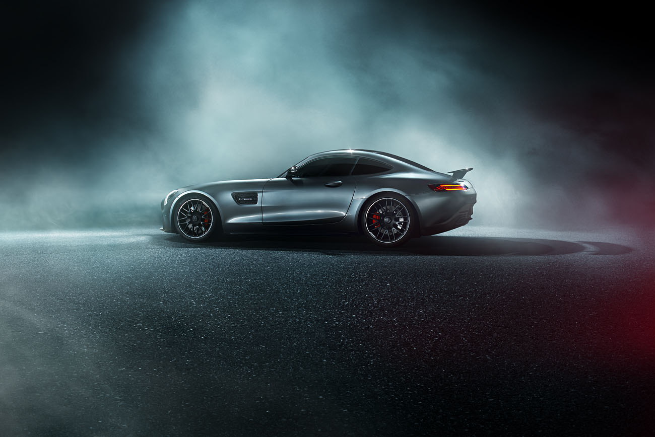 Selenit grauer Mercedes AMG GT S mit schwarzen Vielspeichen-Felgen