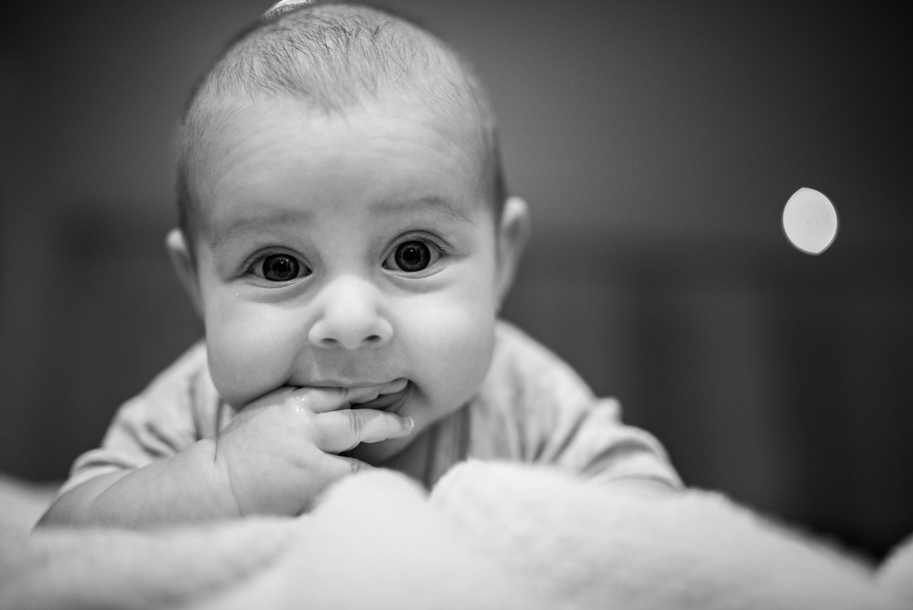Offenblende des Sigma 35mm Art an der Nikon D800. Zu sehen ist ein Babyportrait.