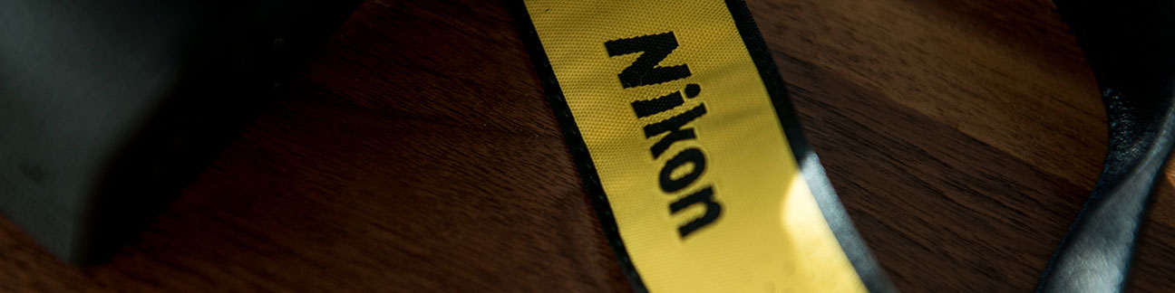 Nikon Z6 Kameragurt mit Nikon Schriftzug