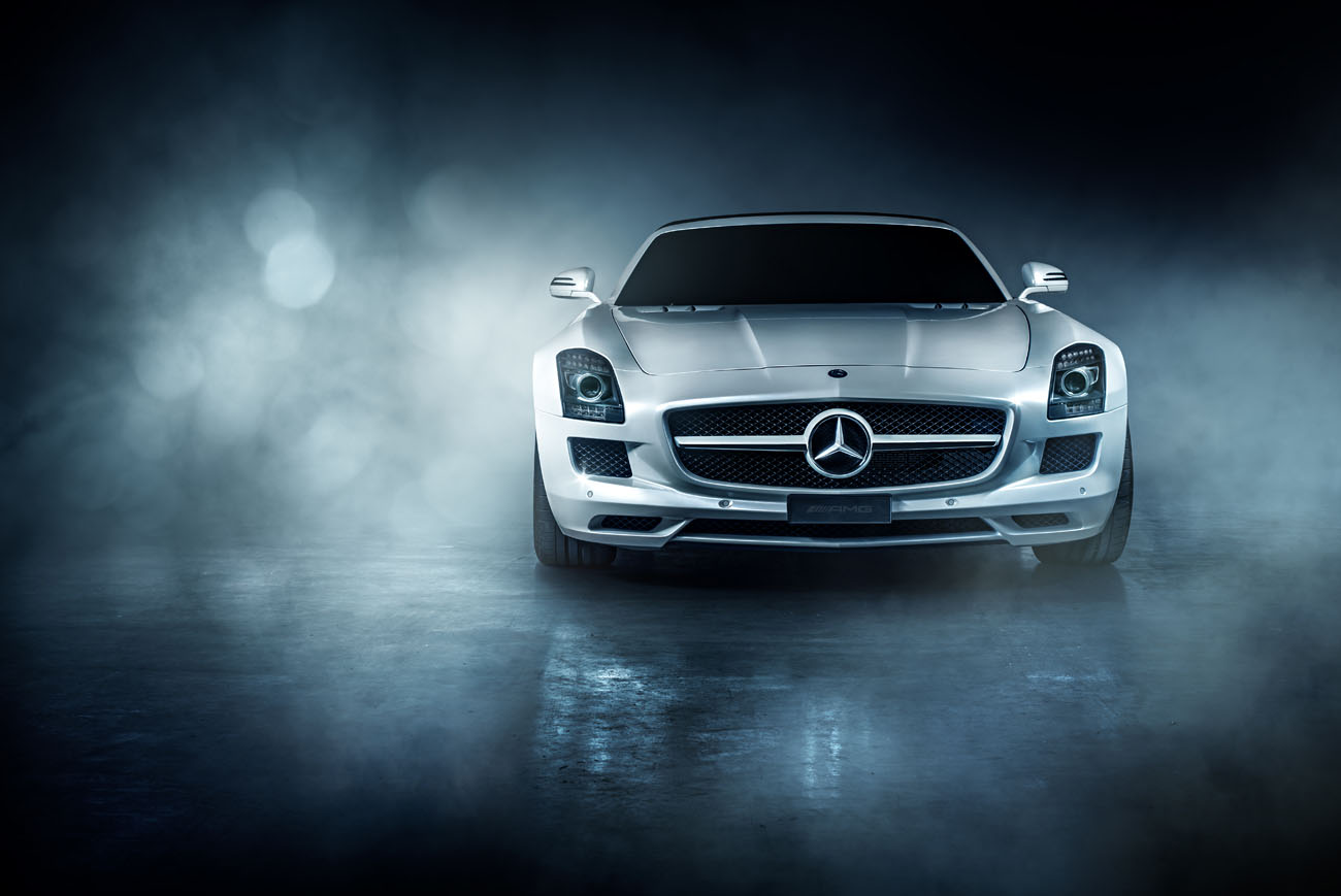 Die Front des weissen Mercedes SLS AMG Roadster.
