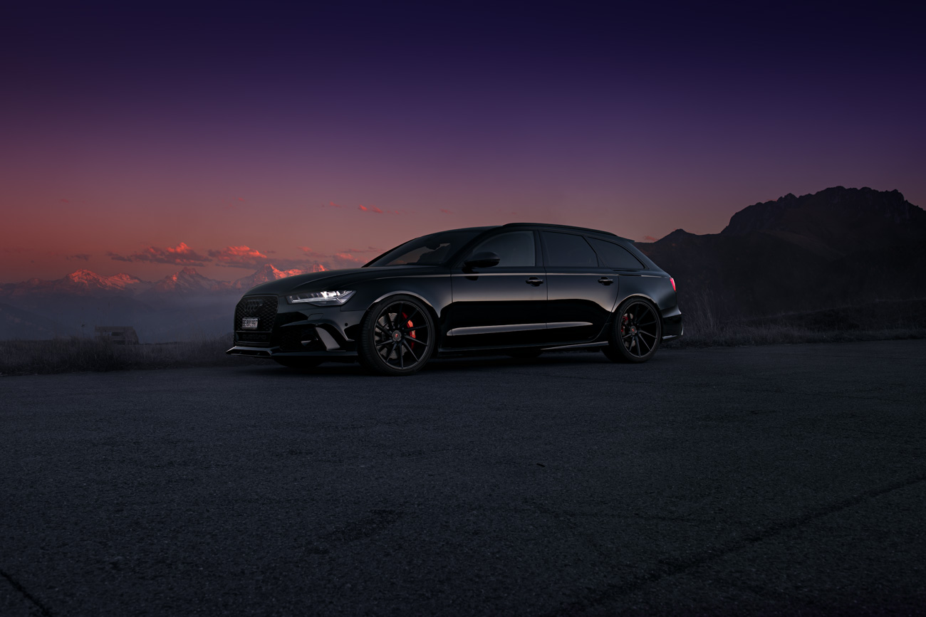 Der Audi RS6 C7 in der Dunkelheit bei Nacht. Foto und Bildbearbeitung von phPics.