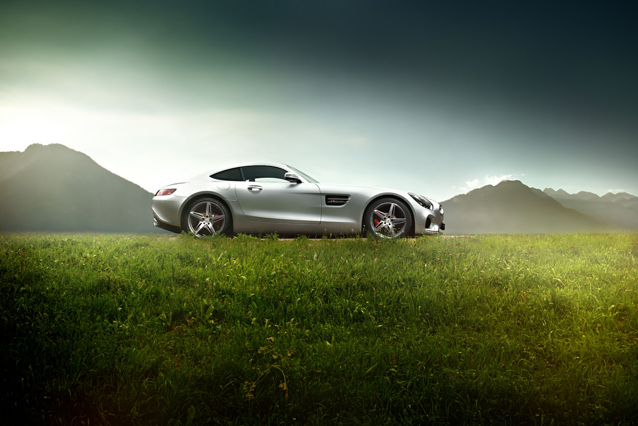 Seitenansicht des Mercedes AMG GTS in silber