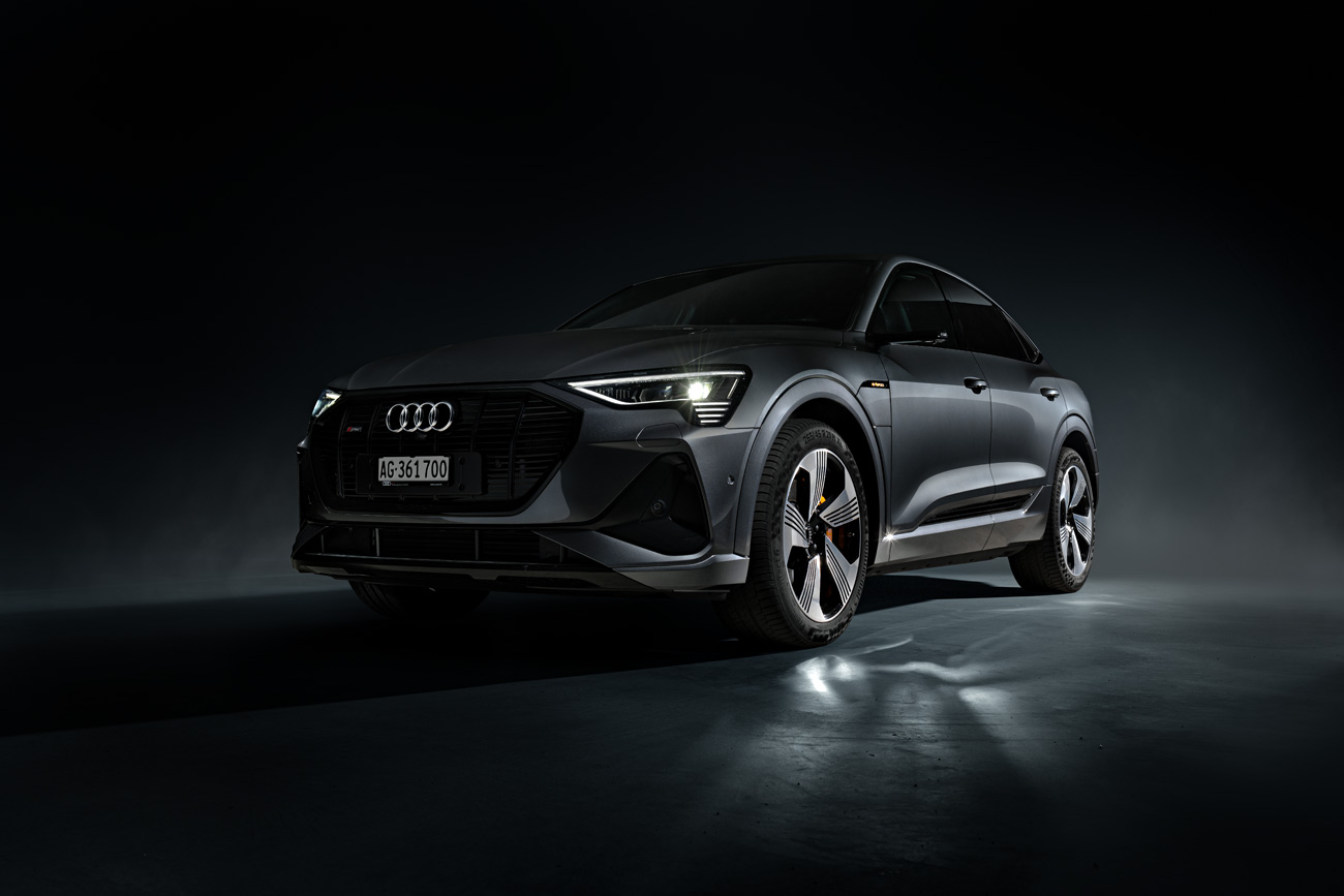 Audi E-Tron Sportback in grau