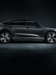 Der Elektro Audi in Daytona Grau. Der Audi E-Tron Sportback inszeniert von Autofotograf phPics..