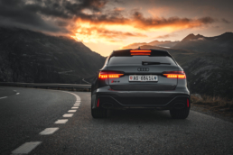 Das gewaltige Heck des Audi RS6 Avant.