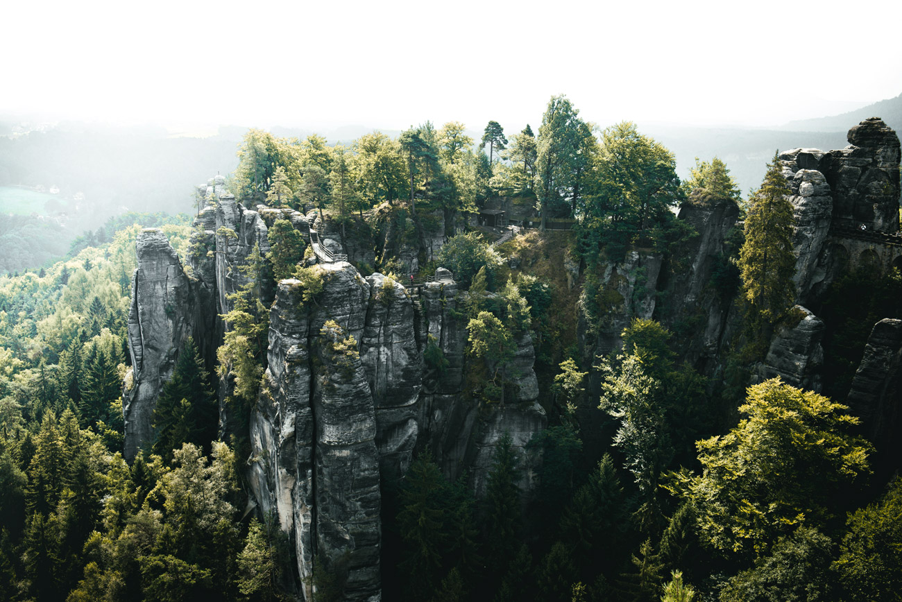 Die Bastei als Fotomotiv. Sächsische Schweiz eignet sich hervorragend zum Fotografieren.