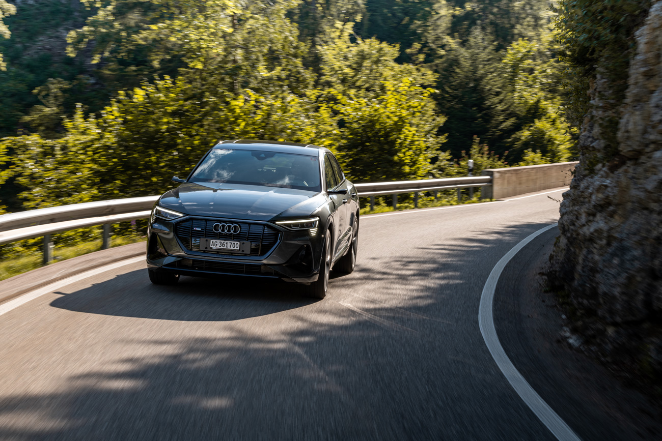 Fahrende Autos mittels Car to Car Methode fotografieren