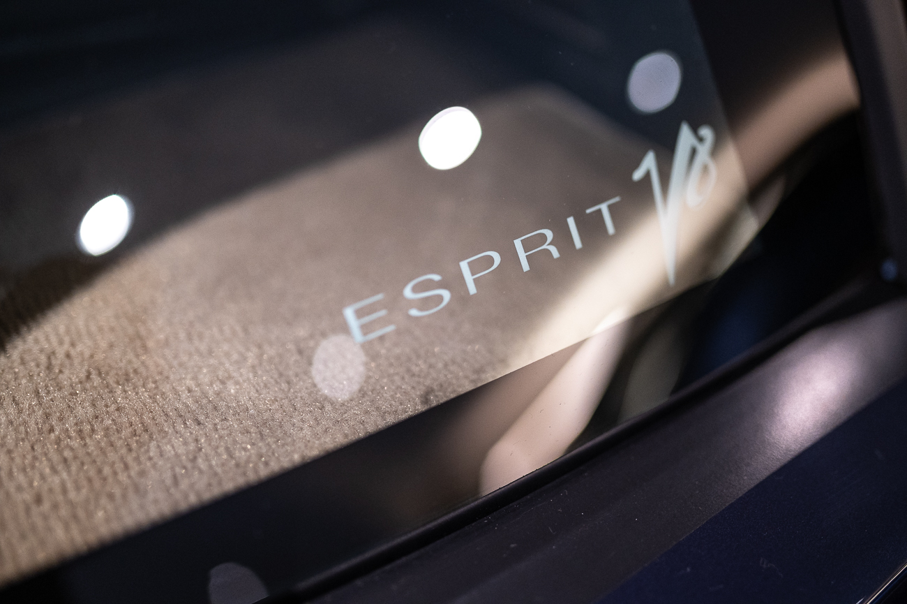 Esprit V8 Schriftzug