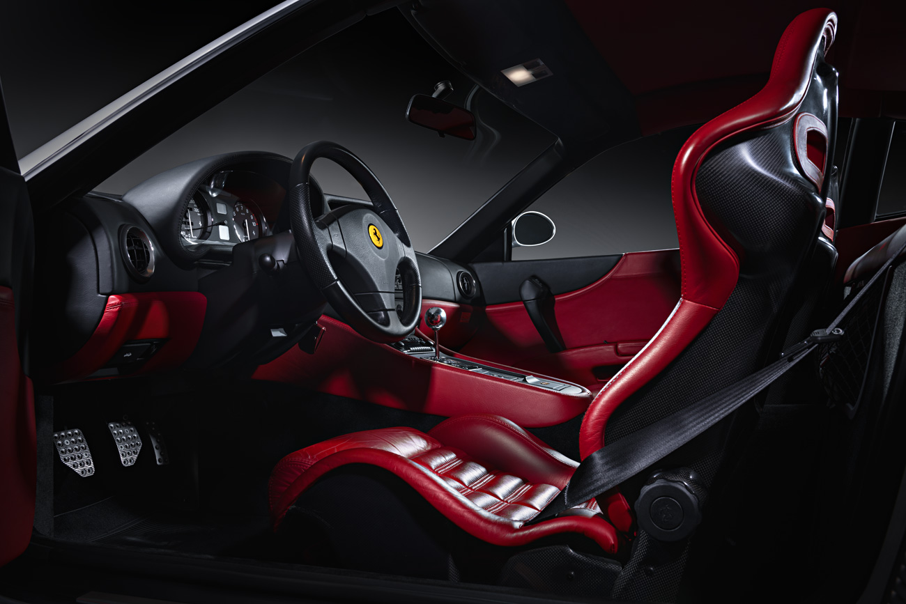 Das Cockpit des Ferrari 550 Maranello