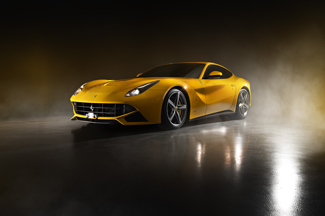 Der Ferrari F12 Berlinetta in gelb von Autofotograf phPics in Szene gesetzt..