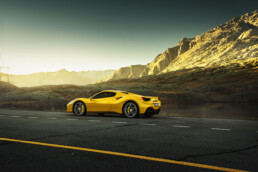 Der Ferrari wurde mit available Light fotografiert. Das natürliche Licht bei Tagesanbruch.