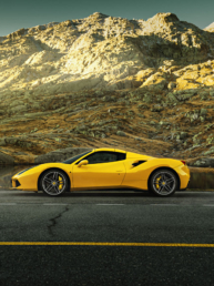Der Gotthard-Pass eignet sich auch gut, um einen Ferrari zu fotografieren.