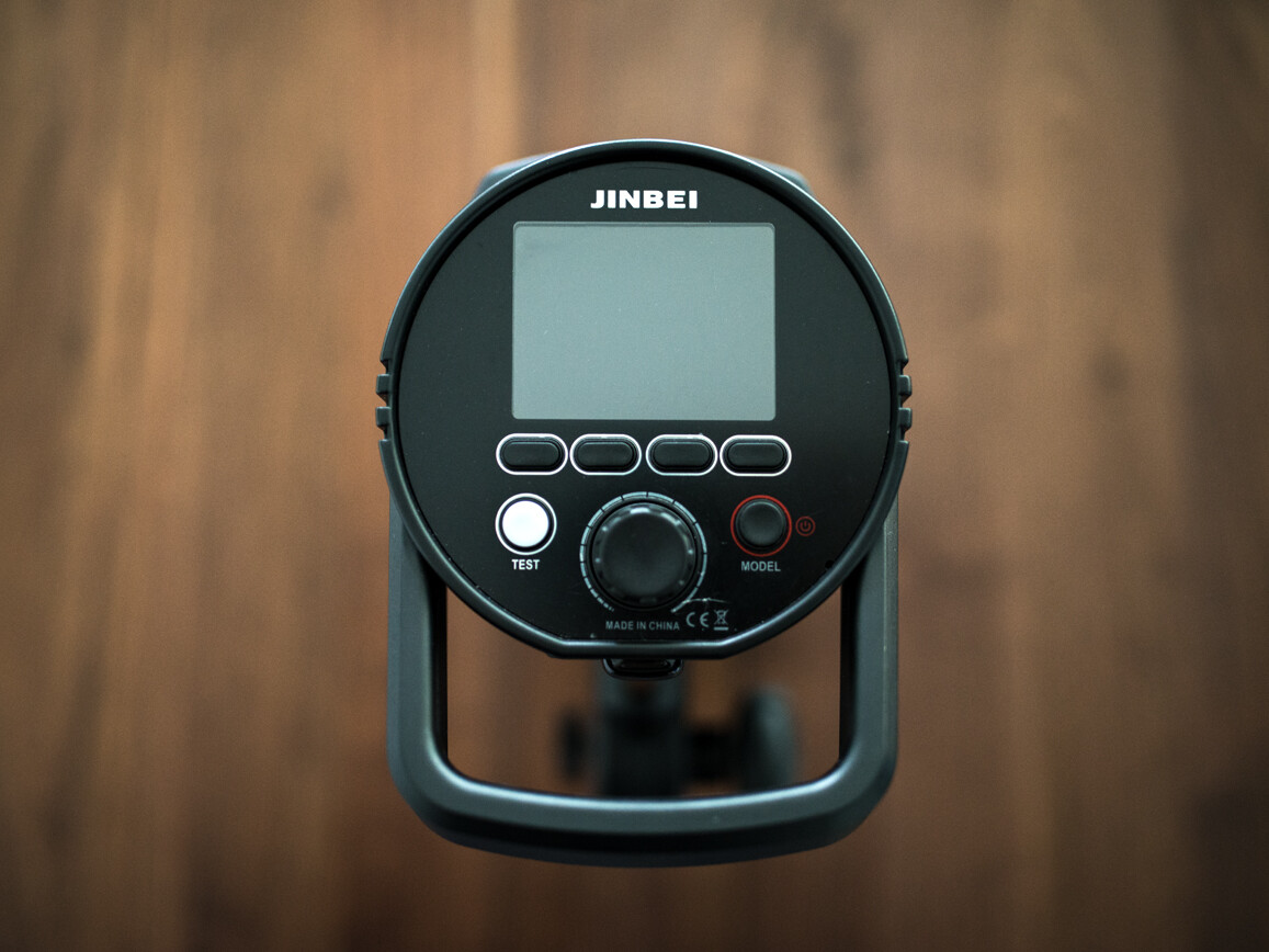 Erfahrungen zum Akku-Blitz Jinbei HD610. Rückansicht des Porty.