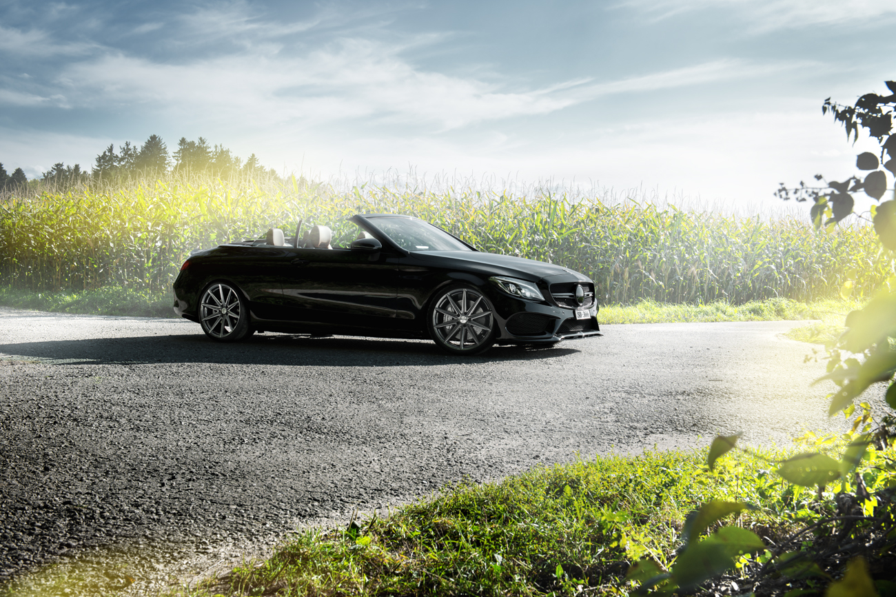 Das schwarze Mercedes C43 AMG mit KW Gewindefedern und Vossen Felgen.