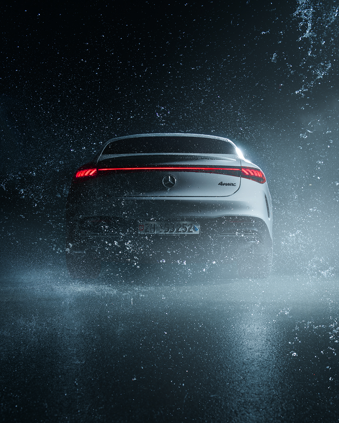 Das Heck des Mercedes EQS. Portraitiert von Autofotograf phPics.