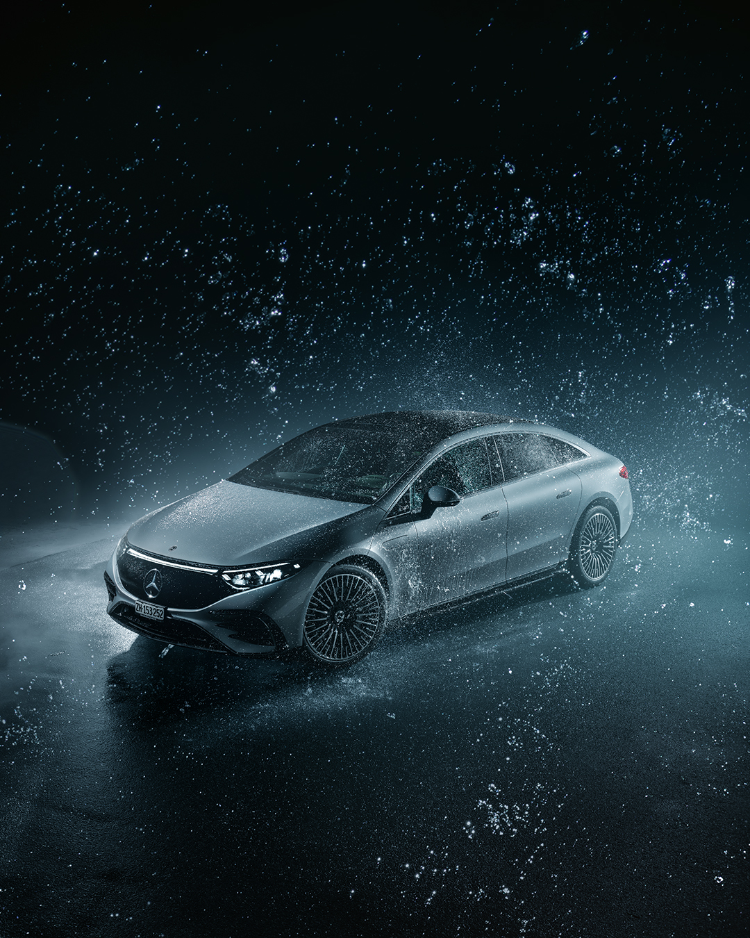 Der elektrische Mercedes EQS von Fotograf phPics inszeniert.