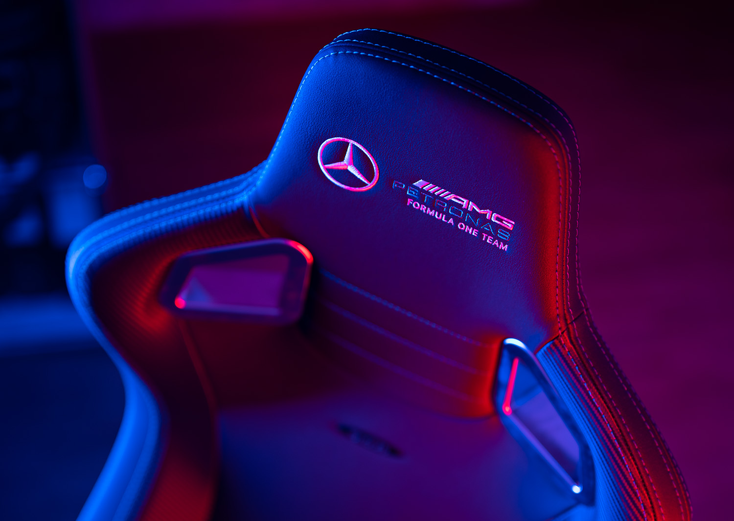 Der noblechairs EPIC Mercedes-AMG F1 Bürostuhl