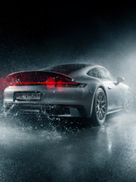Fotoshooting mit Wasser und dem Porsche 911 sorgen für eine kreative Herausforderung.