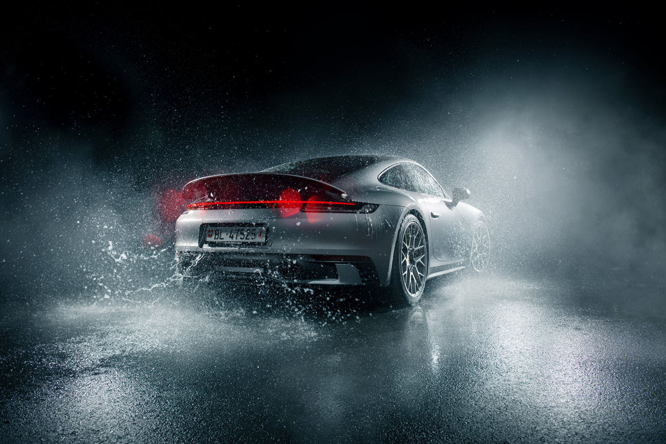 Fotoshooting mit Wasser und dem Porsche 911 sorgen für eine kreative Herausforderung.